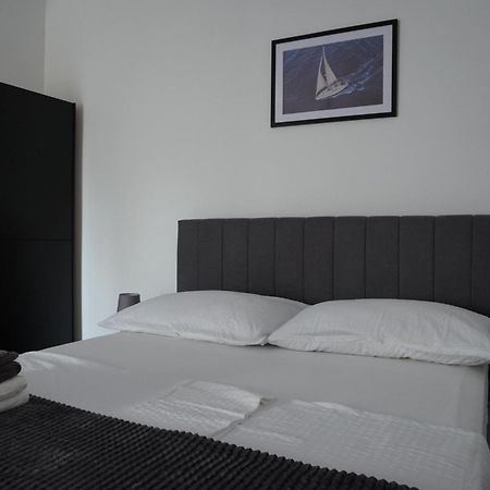 Fjaka Apartments & Rooms 希贝尼克 外观 照片