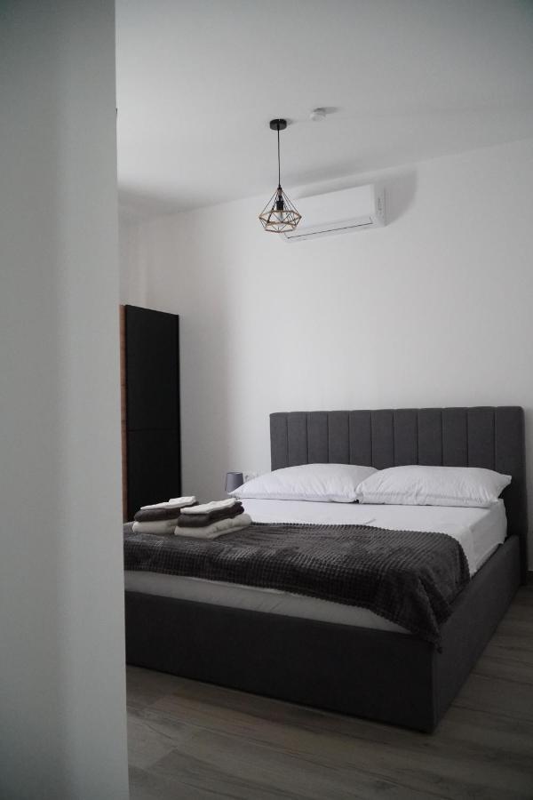 Fjaka Apartments & Rooms 希贝尼克 客房 照片